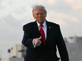 ترامب يمدد الهدنة مع إيران ويُبقي الحصار