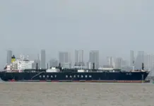 تقارير عن توجه إيراني عماني لفرض رسوم عبور في مضيق هرمز