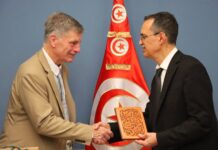 وزير الفلاحة يبحث آفاق التعاون والشراكة مع حاكم ولاية وايومنغ الأمريكية