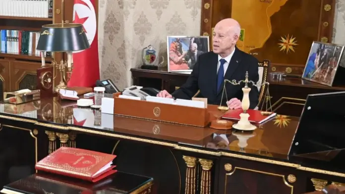 الرئيس سعيّد يوجّه بالإسراع في إطلاق منصة انتداب العاطلين عن العمل وتطهير الإدارة