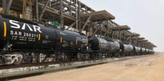 السعودية تطلق خطاً سككياً بديلاً لمضيق هرمز