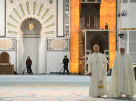 البابا ليو الرابع عشر يزور المسجد الكبير بالجزائر ويدعو للسلام