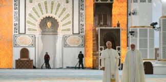 البابا ليو الرابع عشر يزور المسجد الكبير بالجزائر ويدعو للسلام