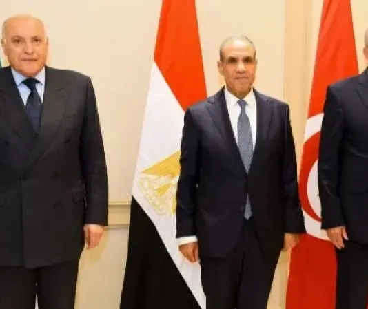 وزراء خارجية تونس ومصر والجزائر يؤكدون من القاهرة: الحل في ليبيا بأيدي أبنائها