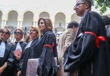محامو تونس يصعدون احتجاجهم أمام قصر العدالة محامو تونس يصعدون احتجاجهم أمام قصر العدالة