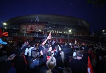 جماهير أرسنال تحتفل بلقب الدوري في لندن