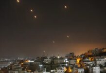 Trump demande à l’Iran de cesser ses tirs de missiles et de reprendre les négociations ترامب يدعو إيران لوقف الصواريخ والعودة للتفاوض