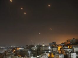 ترامب يدعو إيران لوقف الصواريخ والعودة للتفاوض