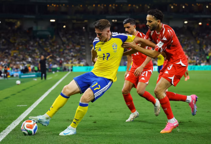 السويد تتصدر مجموعة تونس في كأس العالم
