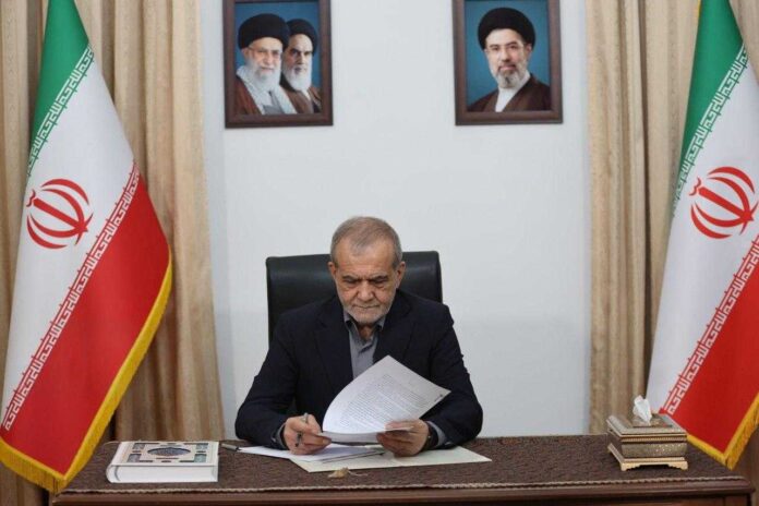 photo_20260618_0318062 ترامب وبزشكيان يوقعان مذكرة إسلام آباد