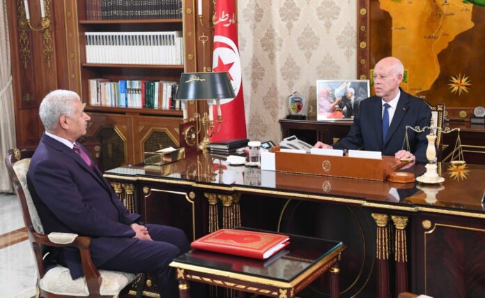 قيس سعيّد يدعو لفتح أسواق تصدير جديدة وترشيد الواردات