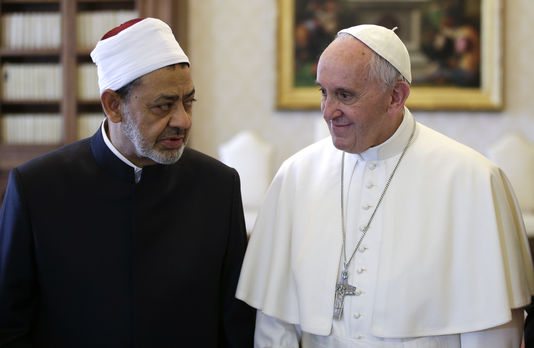 pape-et-al-azhar وفاة البابا فرنسيس: تونس والعالم يودعان رمز التواضع والسلام