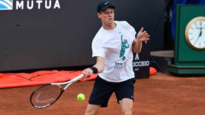 TENNIS-ITA-MASTERS-ROME-TRAINING جاننيك سينر يعود من حظر المنشطات وسط حفاوة بالغة في بطولة إيطاليا المفتوحة