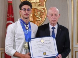 سعيّد يمنح أحمد الجوادي الوسام الوطني للاستحقاق في الرياضة