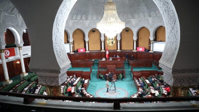مقترح قانون "استثنائي" لانتداب أصحاب الشهائد العليا الذين طالت بطالتهم
