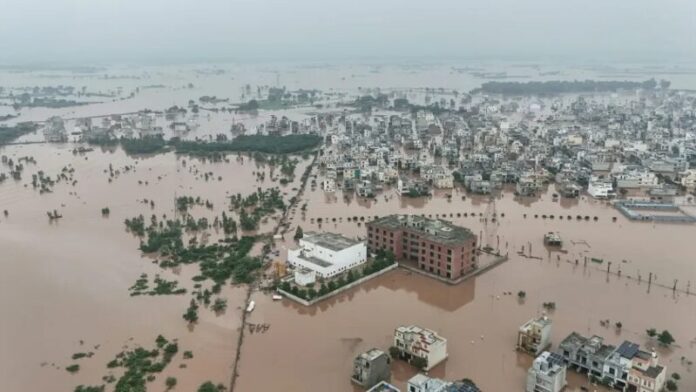 Half a Million People Evacuated in Pakistan's Punjab Due to Floods إجلاء نصف مليون شخص في البنجاب الباكستانية بسبب الفيضانات