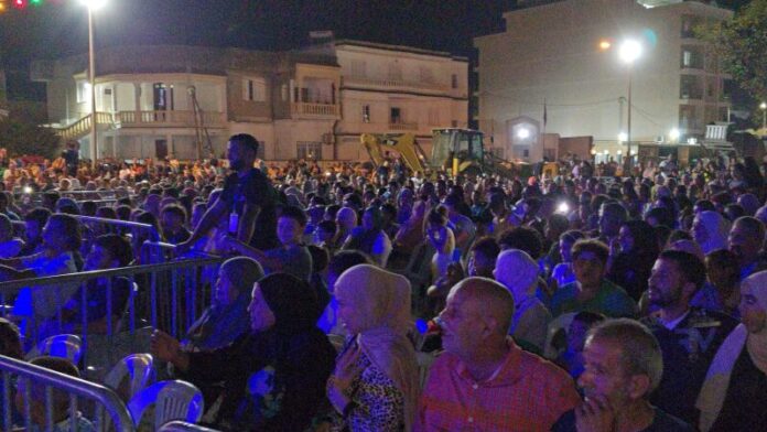 مسرحية "ما يضحكنيش".. كوميديا سوداء تُضيء ليالي مهرجان جرزونة مسرحية "ما يضحكنيش".. كوميديا سوداء تُضيء ليالي مهرجان جرزونة