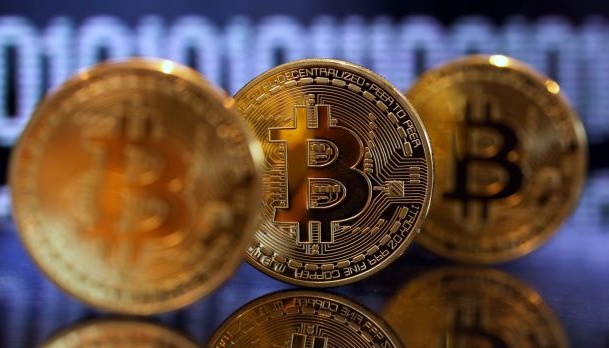 630_360_1502615175-1300 انخفاض البيتكوين إلى 112,000 دولار وسط تصحيح سوق العملات المشفرة