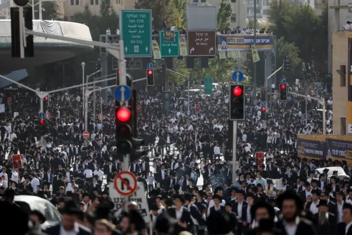 BtRcsrJvADQbiMaNbLbu مظاهرات أرثوذكس في القدس: مطالب بإعفاء التجنيد واشتباكات مع الشرطة