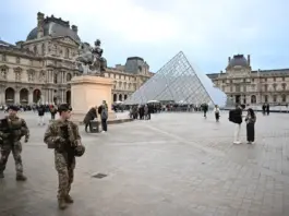 سرقة اللوفر: القبض على لصين بمطار شارل ديغول