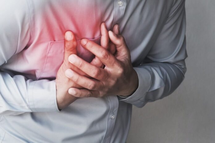 cardiacpain-1024x683 علامات النوبة القلبية في الأرجل: كيف تشخصها مبكرًا