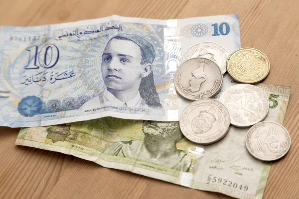 depositphotos_144977613-stock-photo-tunisian-currency-tunisian-dinars-on ميزانية 2026 تونس: زيادة أجور ومعاشات وضريبة ثروات