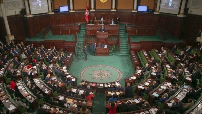 قانون جديد لتشغيل طويلي البطالة في تونس!