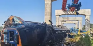 كارثة قطار في تايلاند: 22 قتيلاً و64 جريحاً بسقوط رافعة