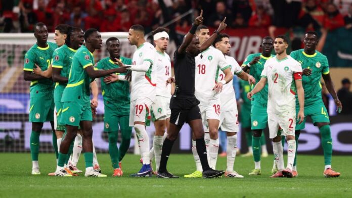 60116260 الكاف يفتح تحقيقاً في التصرفات غير الرياضية بنهائي الكان 2025