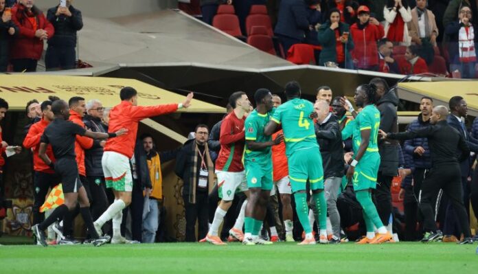 الكاف يفرض عقوبات قاسية على المغرب والسنغال بعد نهائي كان 2025
