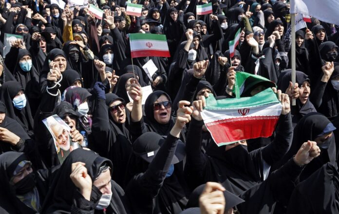 مقتل شرطي في احتجاجات إيران المستمرة