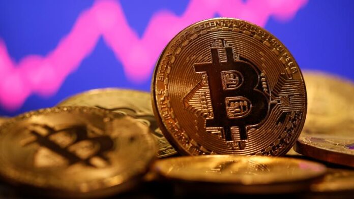 __2021-01-08T153548Z_339749793_RC2R3L9VNVBH_RTRMADP_3_CRYPTO-CURRENCY-1610120528 البيتكوين يهبط دون 70 ألف دولار لأول مرة منذ نوفمبر 2024