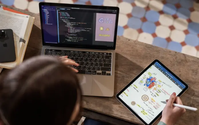 أبل تجهز MacBook Pro بشاشة لمس OLED وDynamic Island 2026