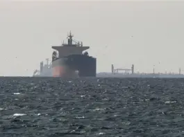 إيران تفرض رسوماً على عبور السفن في مضيق هرمز