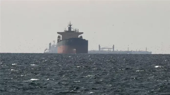 إيران تفرض رسوماً على عبور السفن في مضيق هرمز