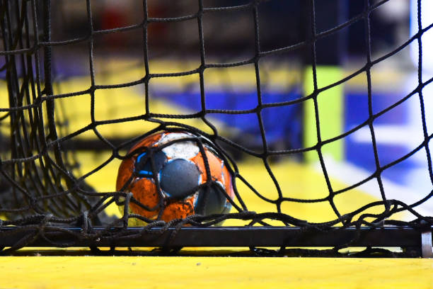 Handball ball and the net from the goal الترجي يهزم النجم الساحلي ويلتحق بالإفريقي في صدارة كرة اليد