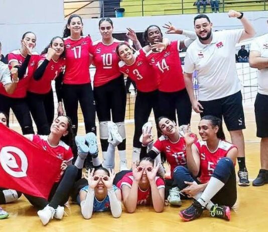 رغم الخسارة.. ناشئات مصر تتأهل لبطولة العالم للطائرة منتخب مصر للطائرة للناشئات يخسر أمام تونس في نهائي بطولة أفريقيا بنتيجة 2-3، بعد مباراة امتدت إلى شوط إضافي خامس. وكان منتخبا مصر وتونس ضمنا التأهل إلى بطولة العالم للطائرة للناشئات بعد تأهلهن إلى نهائي إفريقيا.