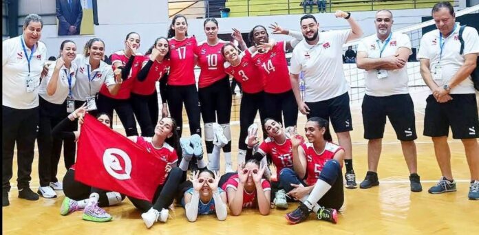 رغم الخسارة.. ناشئات مصر تتأهل لبطولة العالم للطائرة منتخب مصر للطائرة للناشئات يخسر أمام تونس في نهائي بطولة أفريقيا بنتيجة 2-3، بعد مباراة امتدت إلى شوط إضافي خامس. وكان منتخبا مصر وتونس ضمنا التأهل إلى بطولة العالم للطائرة للناشئات بعد تأهلهن إلى نهائي إفريقيا.