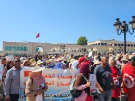 معطلون عن العمل يحتجون لتطبيق القانون عدد 18