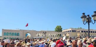 معطلون عن العمل يحتجون لتطبيق القانون عدد 18