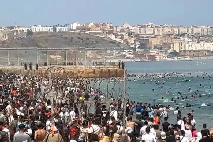 sebta-migrants-immigration تدفق جماعي نحو سبتة يرفع الضغط على الحدود