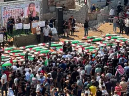 غزة تشيع رفات 112 فلسطينيا من عشيرة واحدة