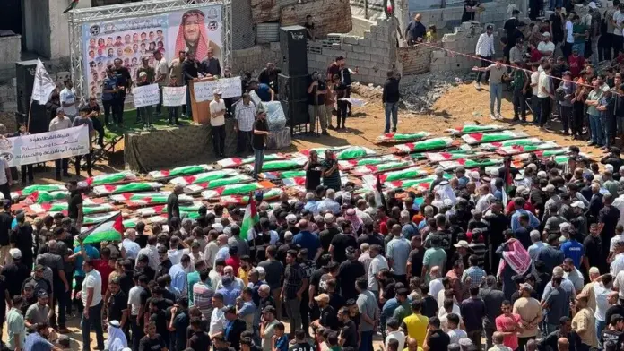 غزة تشيع رفات 112 فلسطينيا من عشيرة واحدة