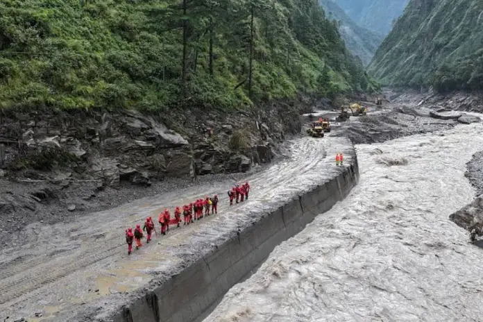 nepal-28 أكثر من 93 ألف شخص تضرروا من كارثة الهيمالايا