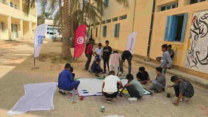 مشاركون في ورشة تكوينية ضمن مهرجان مسرح الحدود بولاية قبلي