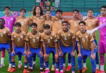 لاعبو المنتخب التونسي لأقل من 15 سنة خلال مباراة فرنسا في ربع نهائي كأس العالم بباكو