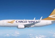 طائرة شحن بوينغ 737 تابعة لشركة أجنحة للشحن الجوي في مطار تونس قرطاج