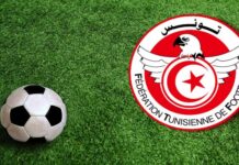 لاعبون من الملعب التونسي والنادي الإفريقي خلال مباراة في بطولة الرابطة الأولى