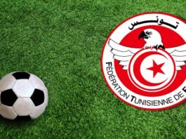 لاعبون من الملعب التونسي والنادي الإفريقي خلال مباراة في بطولة الرابطة الأولى