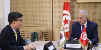 وزير الصحة التونسي مصطفى الفرجاني خلال القمة العالمية للتكنولوجيا الحيوية والصحة في سيول